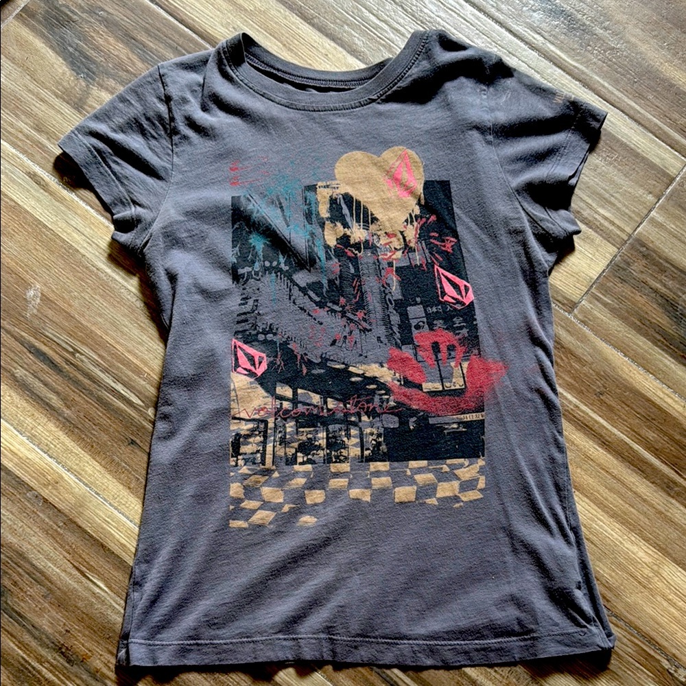Graphic Print Volcom T-Shirt in Gray with pops of Color.